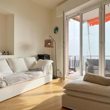 Seaside Luxury By World アパート