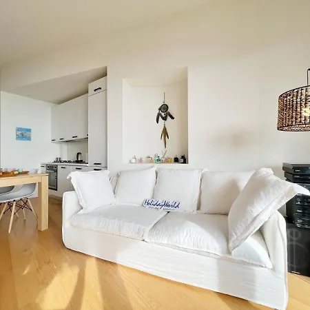 Seaside Luxury By World アパート